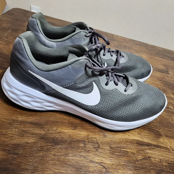 Nike revolution next nature mens size 15